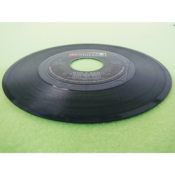 Three Dog Night - Black & White / Freedom For The Stallion 45rpm Vinyl Record 7" - Picture 3 of 7